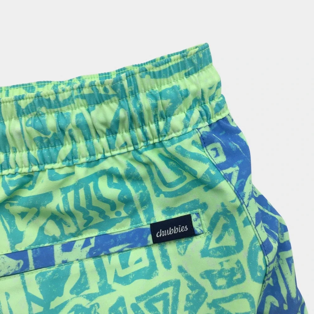 Chubbies Mens Swim Trunks Large 5.5 Inseam Green Blue Tiki Tribal Board Shorts